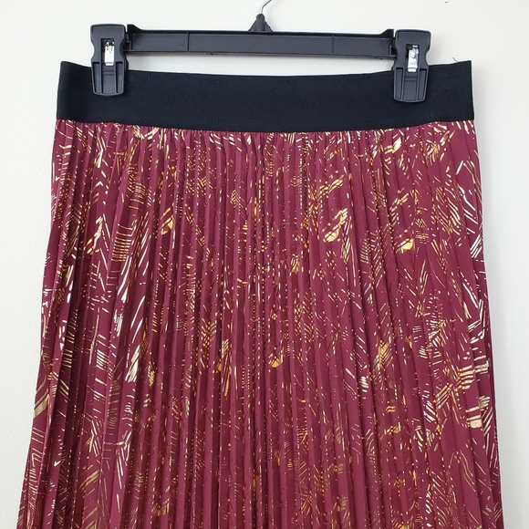 Lularoe Elegant Jill Metallic Pleated Skirt - Picture 2 of 15